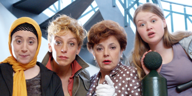 Моллі і Мопс постер