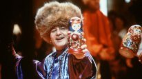 кадри з фільму Людина, яка дуже мало знала