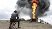 кадри з фільму Нафта