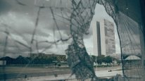 кадри з фільму Апокаліпсис у тропіках