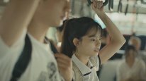 кадри з фільму Літо, автобус