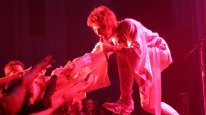 кадри з фільму Девід Боуї: Історія людини з зірок