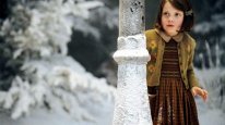 кадри з фільму Хроніки Нарнії: Лев, чаклунка та шафа