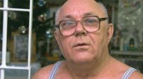 кадри з серіалу Диявол по сусідству