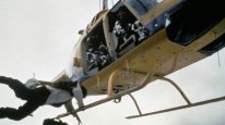 кадри з фільму Поліцейська історія 4: Перший удар