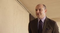 кадри з фільму Нижча освіта