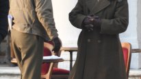 кадри з фільму За річкою, в затінку дерев