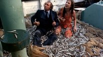 кадри з фільму Тримай у полі зору / Не зводь очей