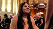кадри з серіалу Хлоп’я поглинає всесвіт
