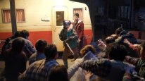 кадри з фільму Зомбі на продаж