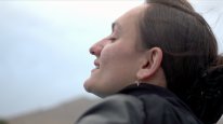 кадри з фільму У її руках