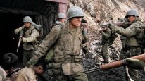 кадри з фільму 38 паралель / Розмах національного прапора / Братерство війни