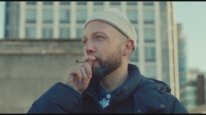 кадри з серіалу Снікерхед