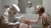 кадри з фільму Розтин прибульця