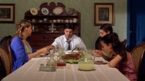 кадри з фільму Сукня