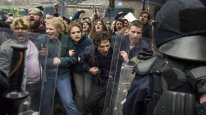 кадри з фільму А завтра весь світ