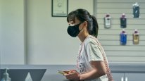 кадри з фільму Загублений смартфон