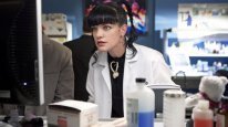 кадри з серіалу NCIS: Полювання на вбивцю / Морська поліція: Спецвідділ