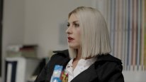 кадри з фільму Блондинка під прицілом