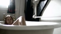 кадри з фільму Під поверхнею