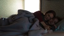 кадри з фільму Материнська любов