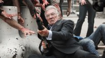 кадри з фільму Кокні проти зомбі