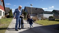 кадри з фільму Друге життя Уве / Людина на ім'я Уве