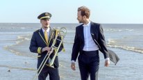 кадри з фільму Фанфари