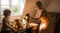 кадри з фільму Прощавай Крістофер Робін