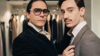 кадри з серіалу Стати Карлом Лагерфельдом