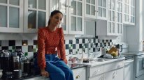 кадри з фільму Бездоганна родина