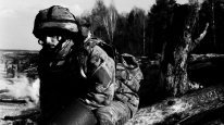 кадри з фільму Кіборги