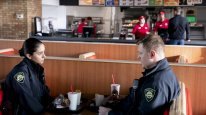 кадри з серіалу Слідопит