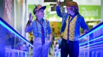кадри з фільму Хлопчик у золотих штанях