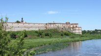 кадри з серіалу 7 природних чудес України