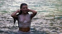 кадри з фільму Повернення у блакитну лагуну