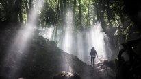 кадри з фільму Не стукай двічі