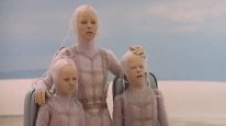 кадри з фільму Людина, що впала на Землю / Людина, яка впала на Землю