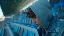 кадри з серіалу Призма