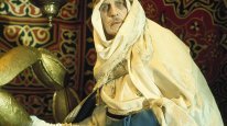 кадри з фільму Воскресіння доктора Файбса