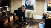 кадри з фільму Самотній хлопець