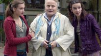 кадри з фільму Головний в домі
