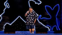 кадри з фільму Ґабріель Іґлесіас: Пухнастик на стадіоні