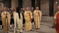 кадри з фільму Чужі в Шаоліні