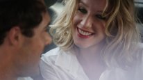 кадри з фільму Кохання, Sex і турбулентність