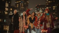 кадри з фільму Алі й королеви Квінза