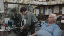 кадри з фільму Борат: Відеокасети з матеріалу, визнаного «‎суб-прийнятним» казахстанським міністерством цензури та обрізання