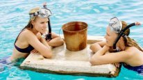 кадри з фільму Тільки для закоханих