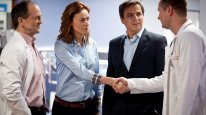 кадри з серіалу Медики