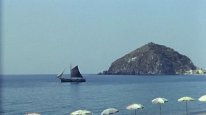 кадри з фільму На яскравому сонці / Багряне Сонце